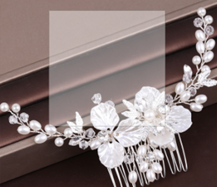 Stunning Crystal Bridal hair comb with Pearls