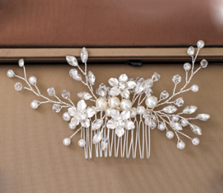 Stunning Crystal Bridal hair comb with Pearls